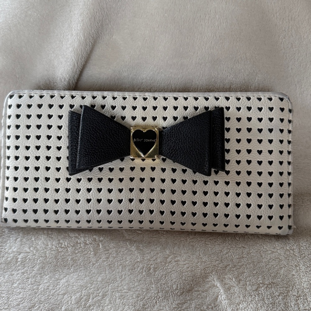 Betsey Johnson Black Heart Wallet with Gold and black Bow